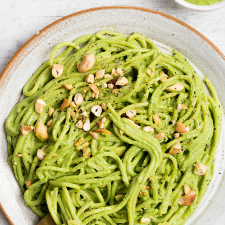 cashew pesto pasta recipe · deliciously&nbsp;ella